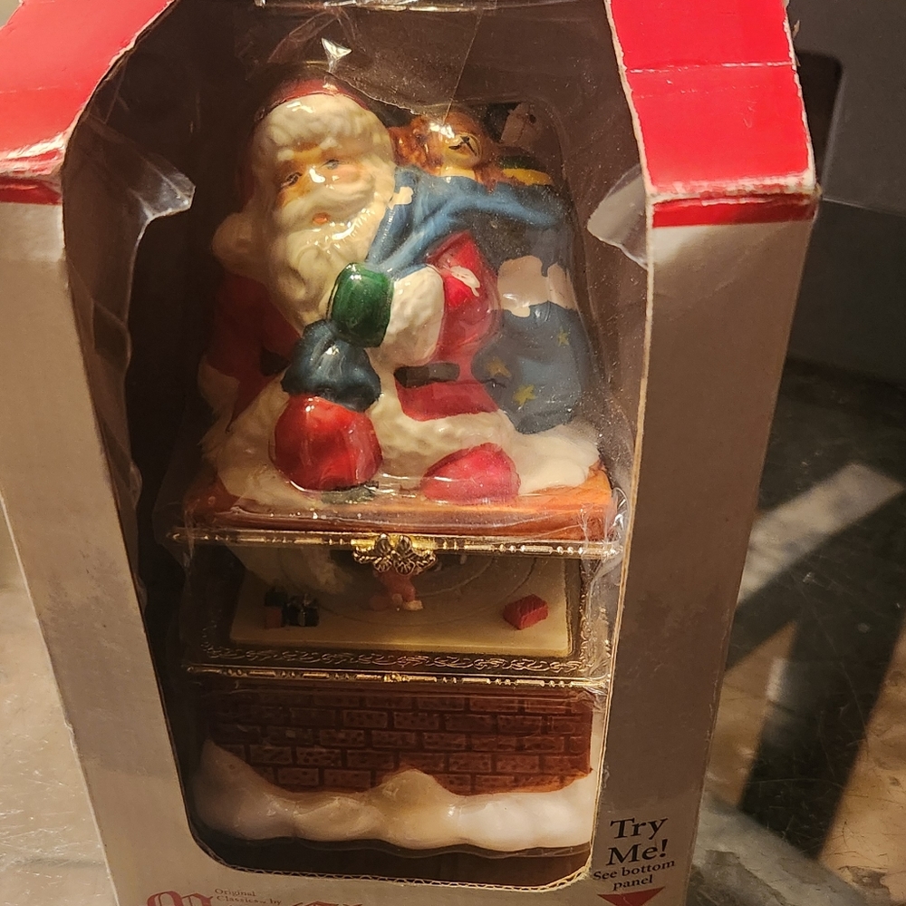 Mr Christmas Porcelain Santa in Chimney Music Box Hinged Inside Scene Windup Box